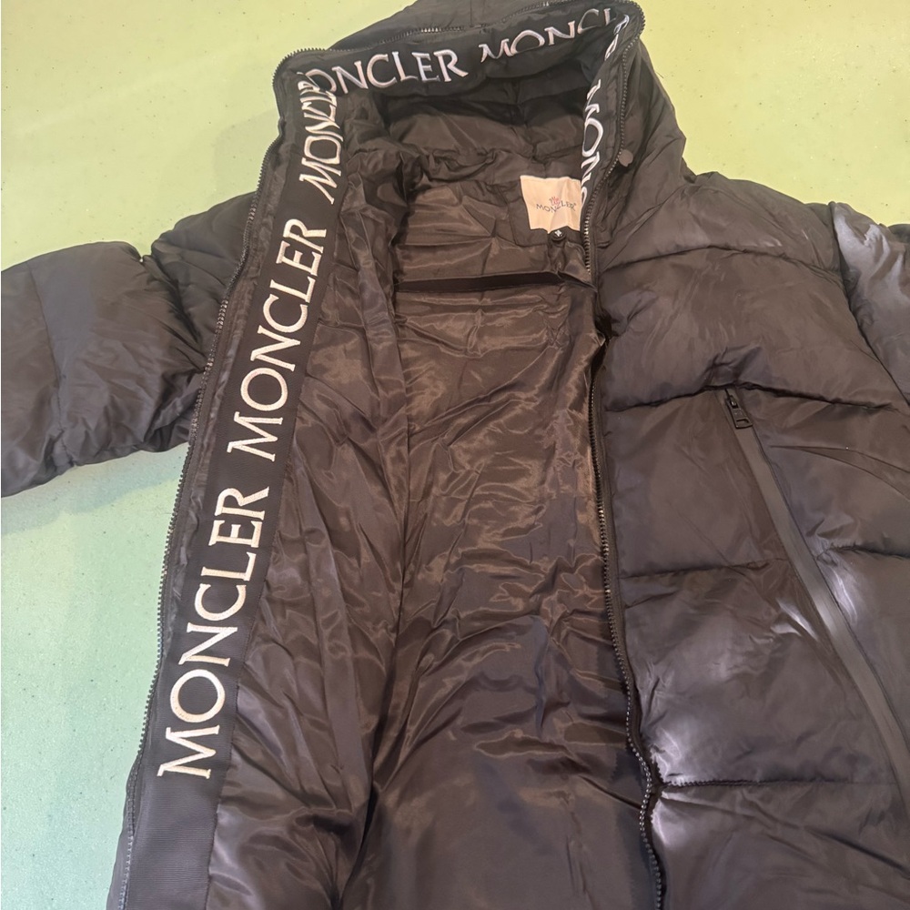 Moncler Black Puffer Jacket Essential Outerwear